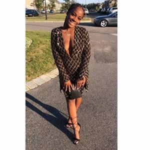 Meet your Posher, Shania